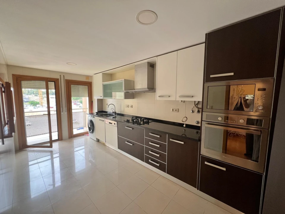 Apartamento T2 para Venda em Camarate, Unhos e Apelação Foto 2