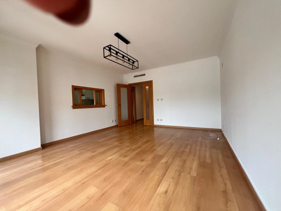 Apartamento T2 para Venda em Camarate, Unhos e Apelação Foto 6