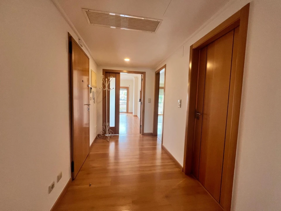 Apartamento T2 para Venda em Camarate, Unhos e Apelação Foto 7