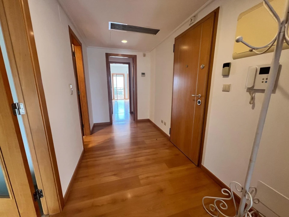 Apartamento T2 para Venda em Camarate, Unhos e Apelação Foto 8
