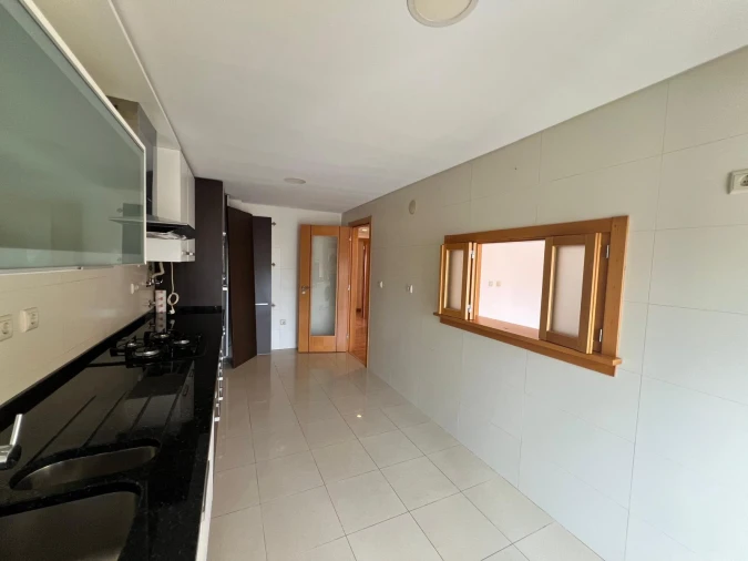 Apartamento T2 para Venda em Camarate, Unhos e Apelação Foto 3
