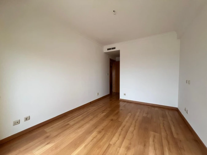 Apartamento T2 para Venda em Camarate, Unhos e Apelação Foto 9