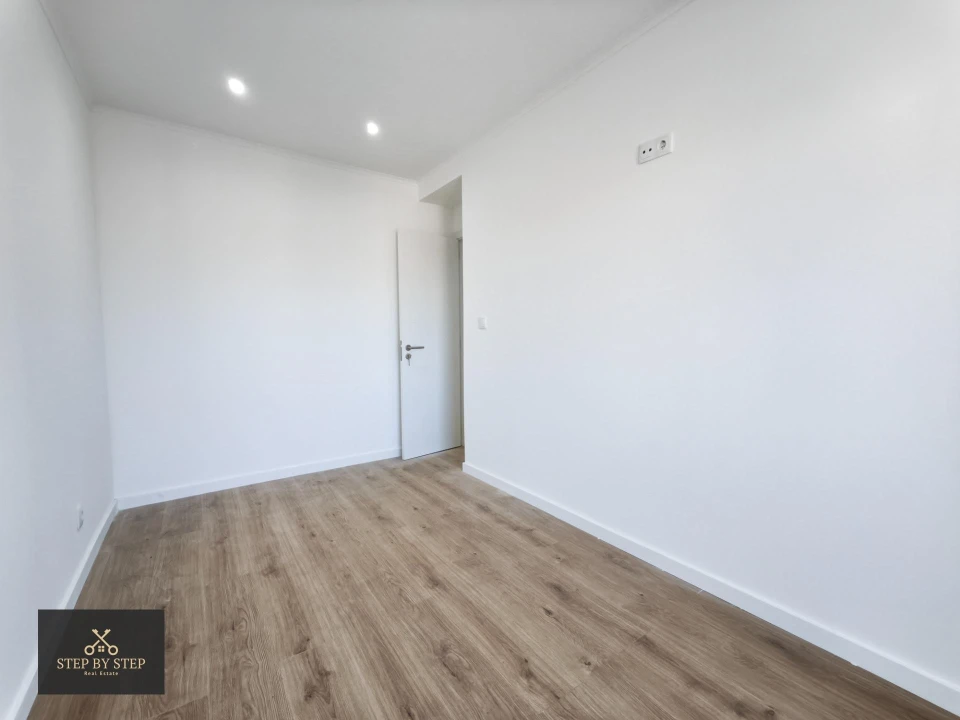 Apartamento T2 para Venda em Venteira Foto 20