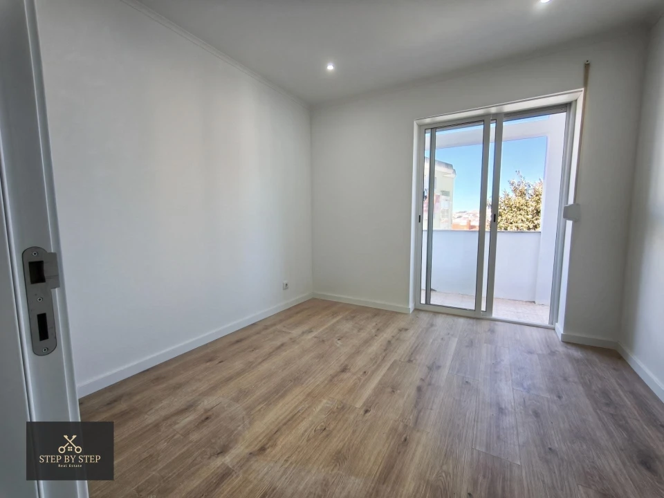 Apartamento T2 para Venda em Venteira Foto 23