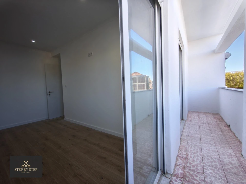 Apartamento T2 para Venda em Venteira Foto 27