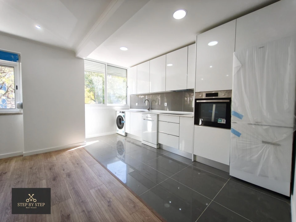 Apartamento T2 para Venda em Venteira Foto 9