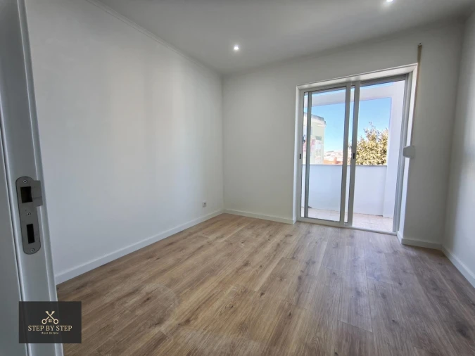 Apartamento T2 para Venda em Venteira Foto 23