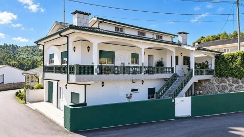 Moradia T3 para Venda em Selho São Lourenço e Gominhães