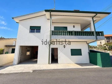 Moradia T3 para Venda em Selho São Lourenço e Gominhães