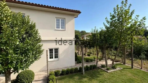 Moradia T4 para Venda em Bouro (Santa Maria)
