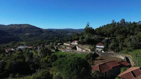 Moradia T4 para Venda em Bouro (Santa Maria)