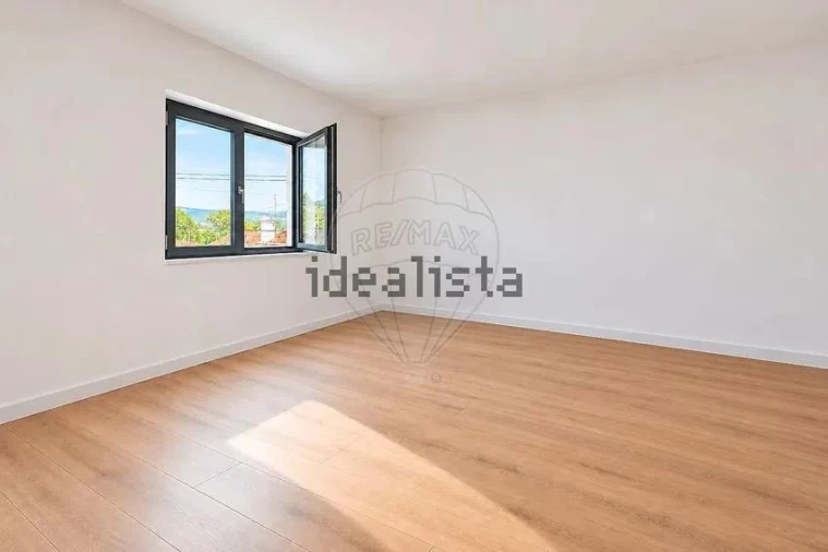 Moradia T2 para Venda em Quinchães Foto 6