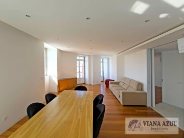 Apartamento T2 para Arrendamento em Santa Maria Maior e Monserrate e Meadela