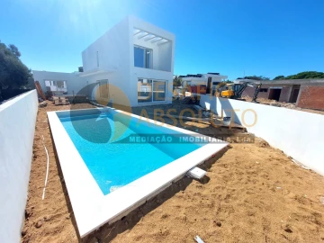Moradia T4 para Venda em Azeitão (São Lourenço e São Simão)