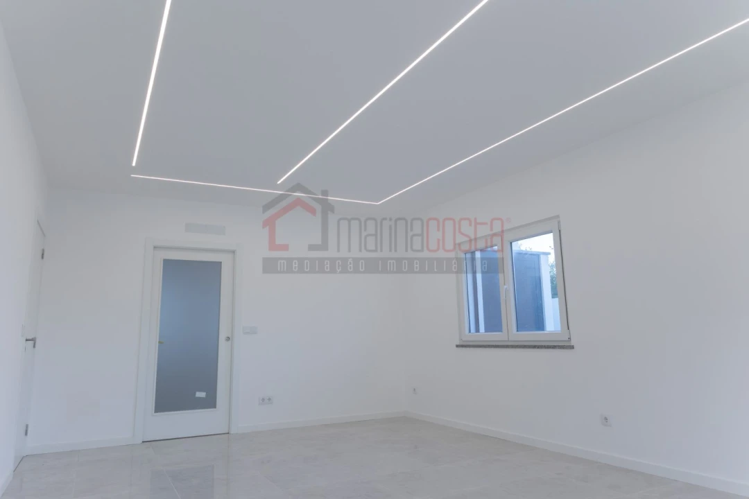 Moradia T3 para Venda em Atouguia da Baleia Foto 2