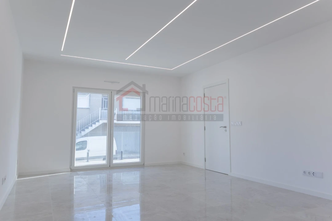 Moradia T3 para Venda em Atouguia da Baleia Foto 5