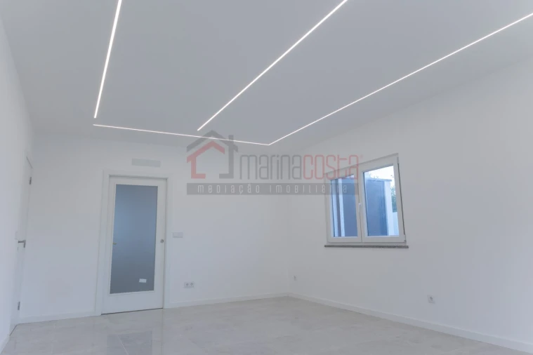 Moradia T3 para Venda em Atouguia da Baleia Foto 2