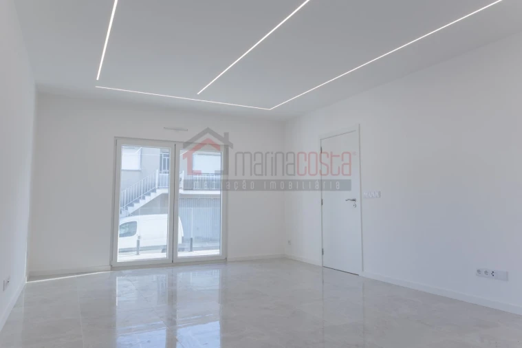 Moradia T3 para Venda em Atouguia da Baleia Foto 5