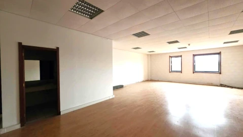 Escritório para Venda em Cidade da Maia