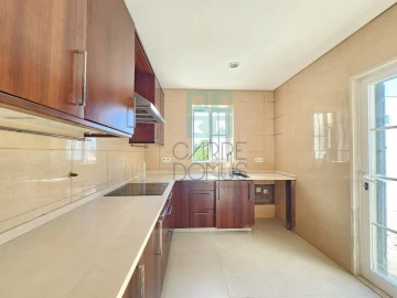 Moradia T4 para Venda em Alcabideche