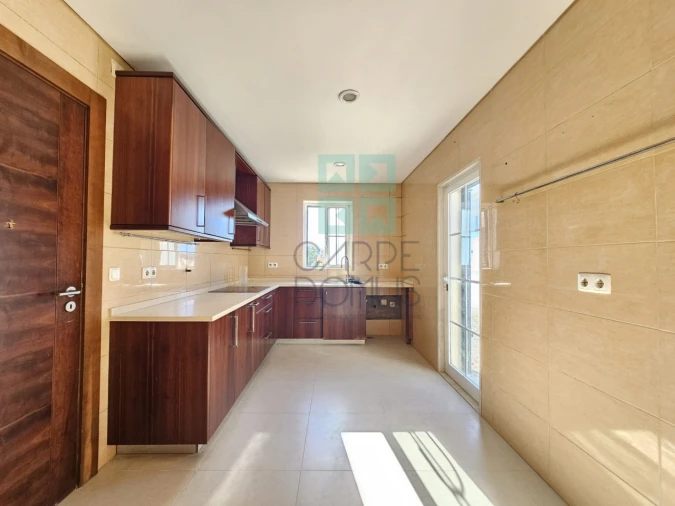 Moradia T4 para Venda em Alcabideche Foto 2