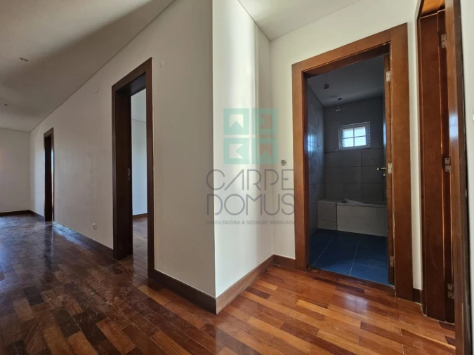 Moradia T4 para Venda em Alcabideche Foto 17