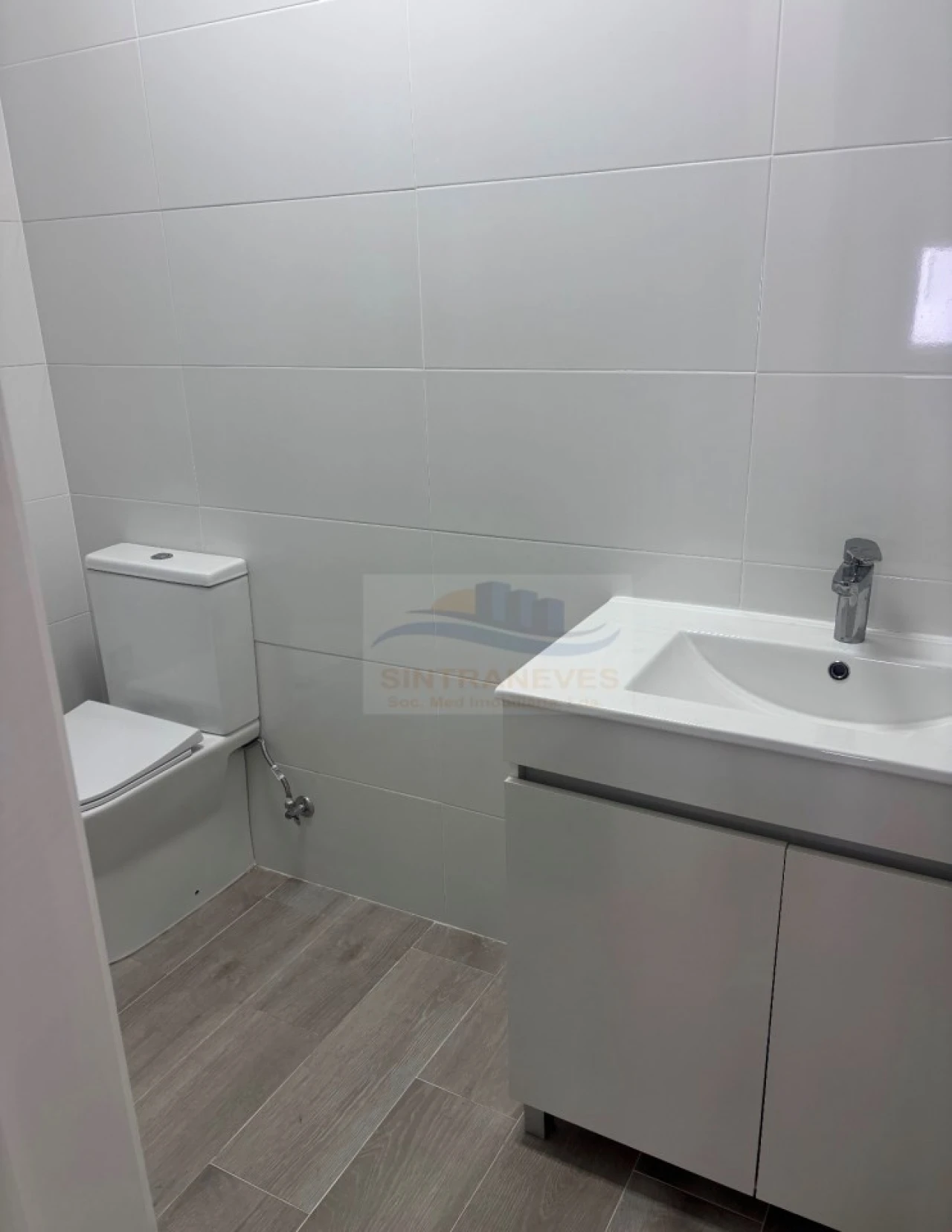 Apartamento T1 para Venda em Fanhões Foto 5
