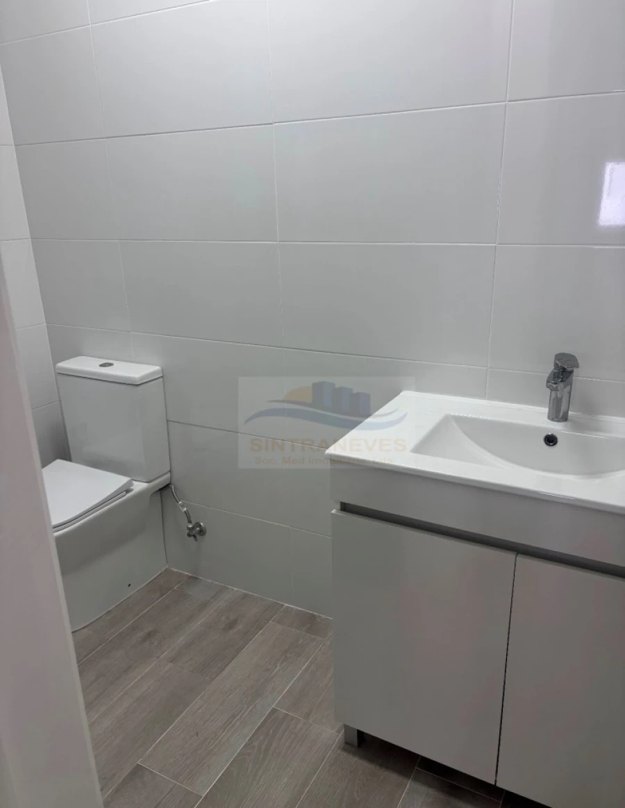 Apartamento T1 para Venda em Fanhões Foto 5