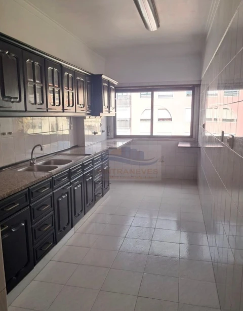 Apartamento T3 para Venda em Massamá e Monte Abraão