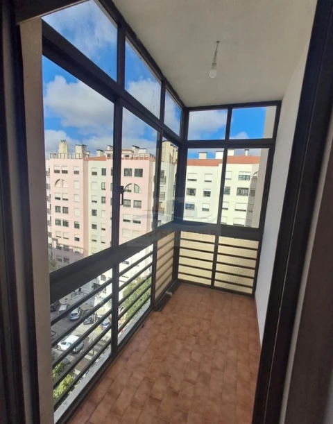 Apartamento T3 para Venda em Massamá e Monte Abraão