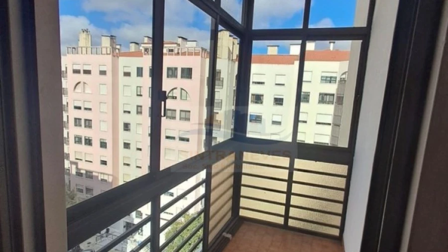 Apartamento T3 para Venda em Massamá e Monte Abraão