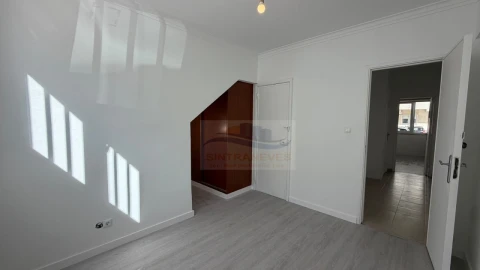 Apartamento T2 para Venda em Falagueira-Venda Nova