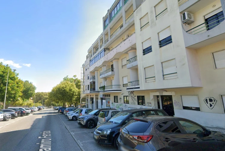 Apartamento T3 para Venda em Almada, Cova da Piedade, Pragal e Cacilhas Foto 2