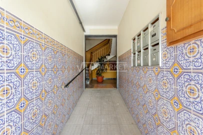 Apartamento T3 para Venda em Quelfes