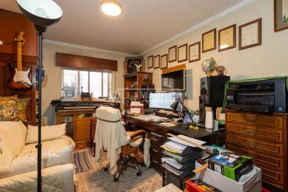 Apartamento T3 para Venda em Quelfes