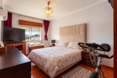 Apartamento T3 para Venda em Quelfes
