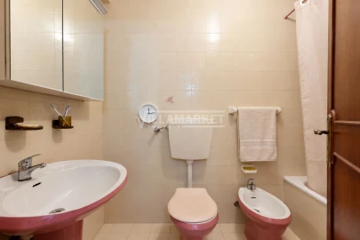 Apartamento T3 para Venda em Quelfes