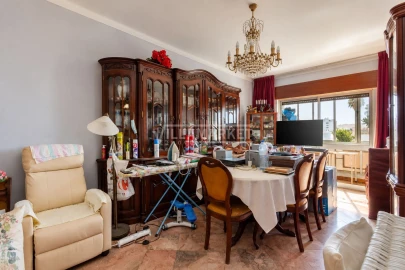 Apartamento T3 para Venda em Quelfes