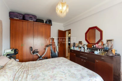 Apartamento T3 para Venda em Quelfes