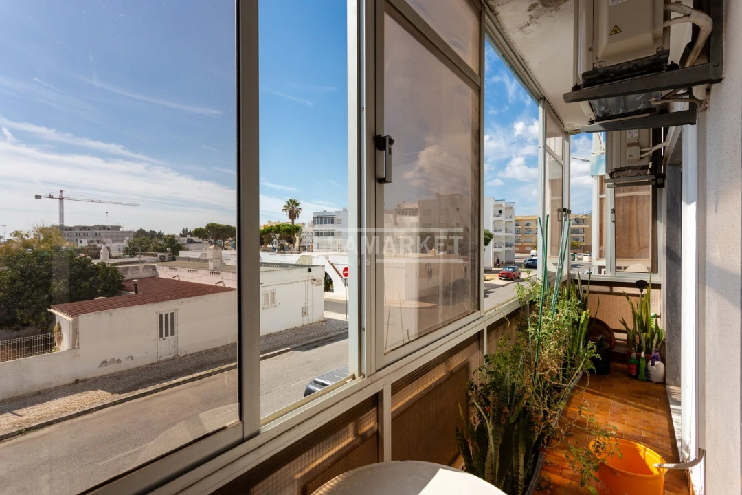 Apartamento T3 para Venda em Quelfes Foto 8