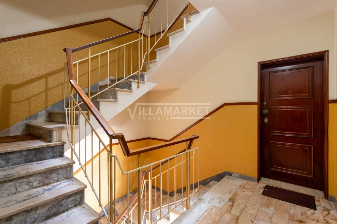 Apartamento T3 para Venda em Quelfes Foto 48