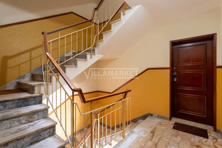 Apartamento T3 para Venda em Quelfes Foto 48