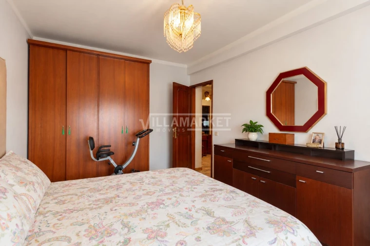 Apartamento T3 para Venda em Quelfes Foto 16