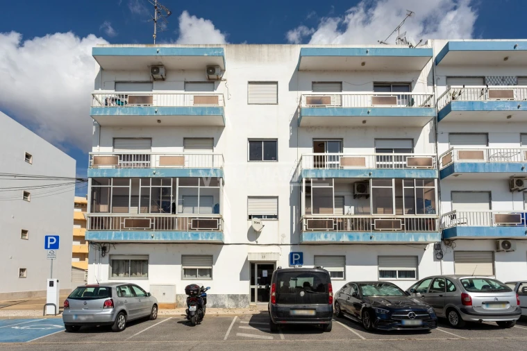 Apartamento T3 para Venda em Quelfes Foto 3