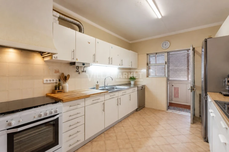 Apartamento T3 para Venda em Quelfes Foto 2