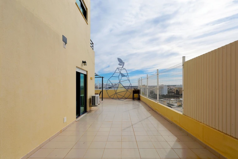 Apartamento T3 para Venda em Portimão Foto 7
