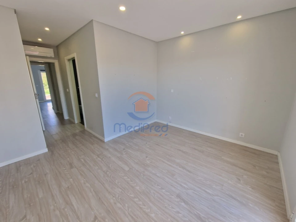 Apartamento T3 para Venda em Ramada e Caneças Foto 23