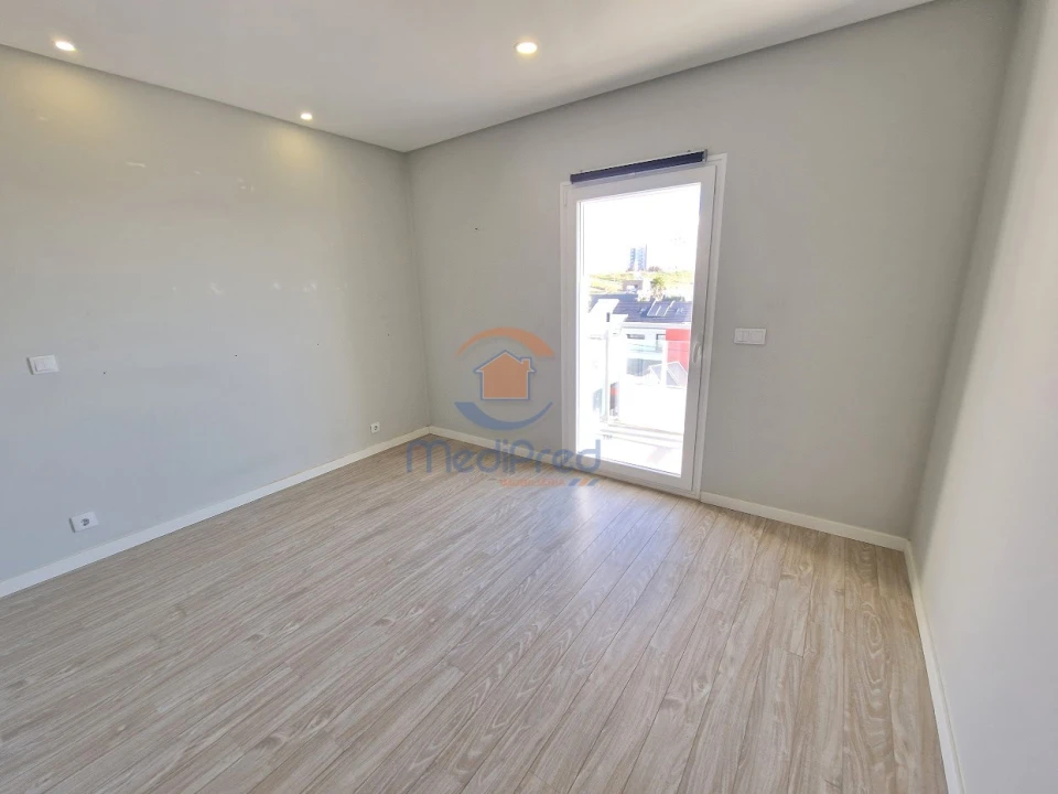 Apartamento T3 para Venda em Ramada e Caneças Foto 20