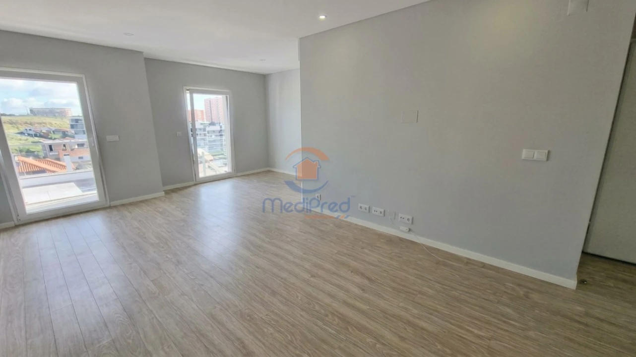 Apartamento T3 para Venda em Ramada e Caneças Foto 1
