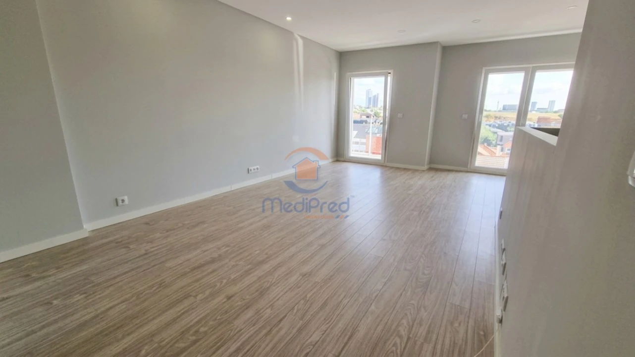 Apartamento T3 para Venda em Ramada e Caneças Foto 3